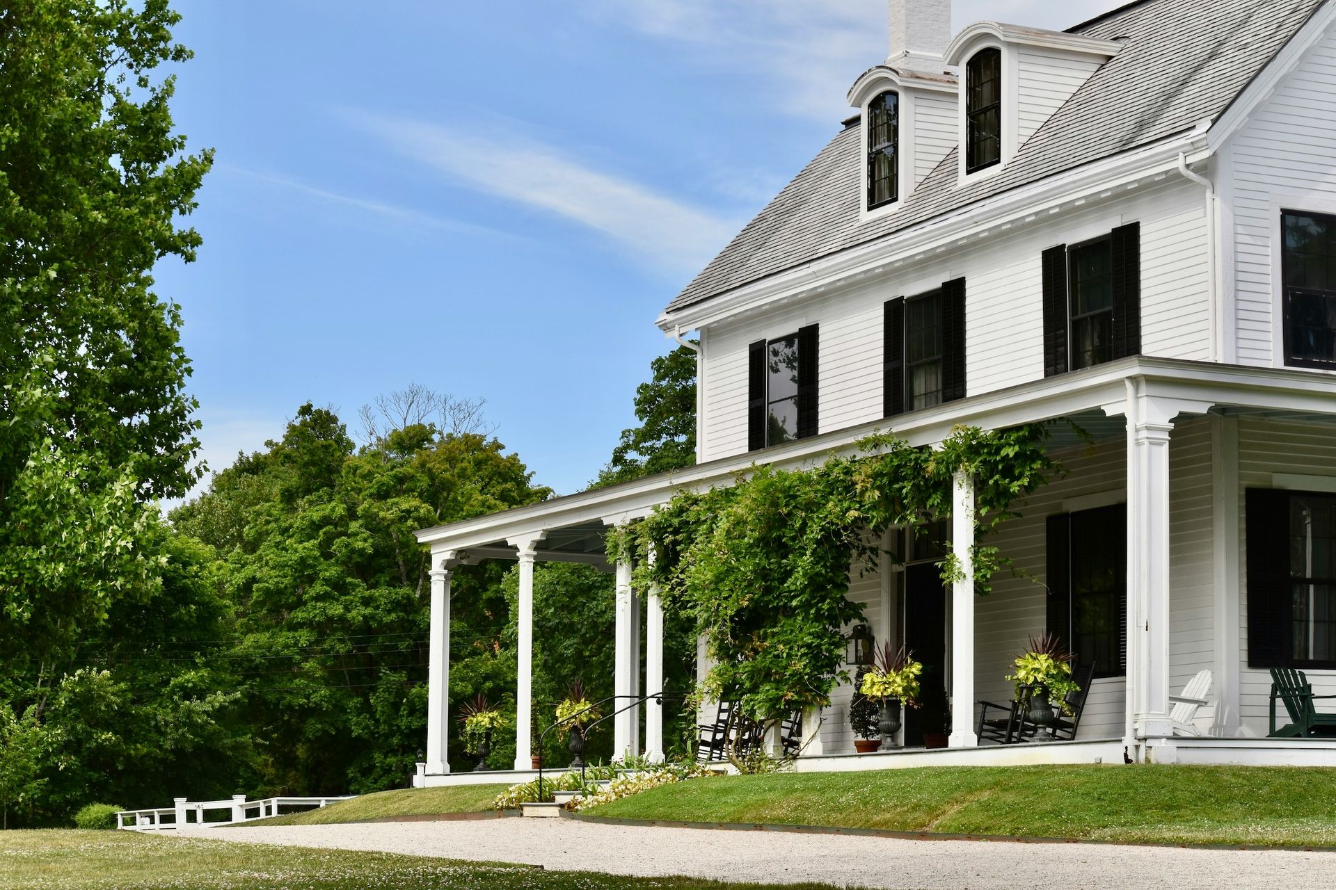 blog-post-header-imageCreating a Fresh Start for Spring: Your New Portico