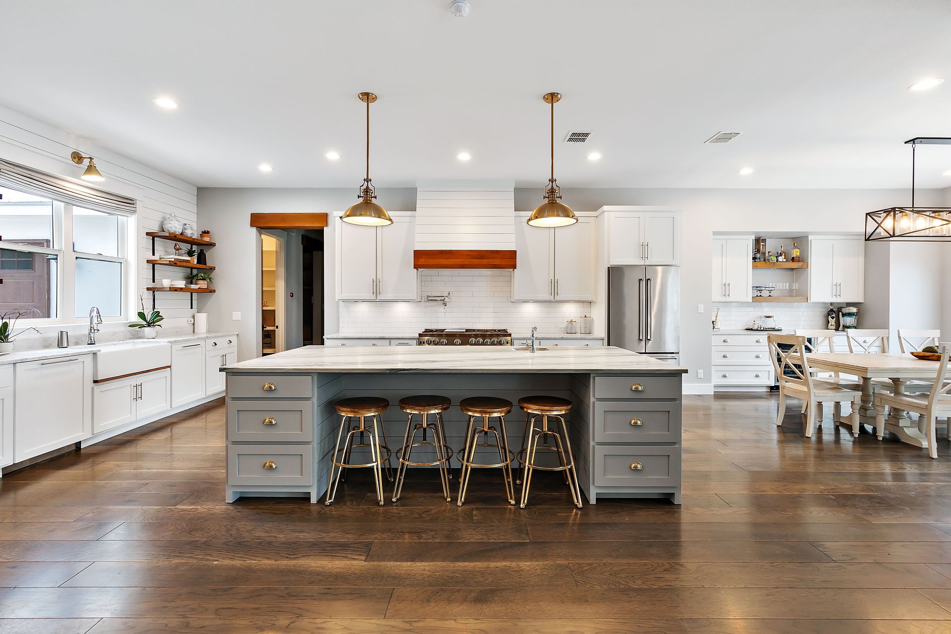 blog-post-header-imageHow to Choose the Best Kitchen Contractors for Your Remodel: A Complete Guide